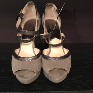 Michael Kors size 8 gray peep toe pumps